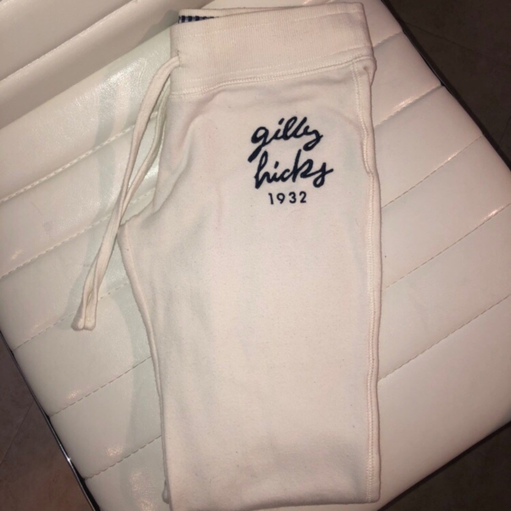 Hollister Gilly Hicks Leggings
Cream/White colour
